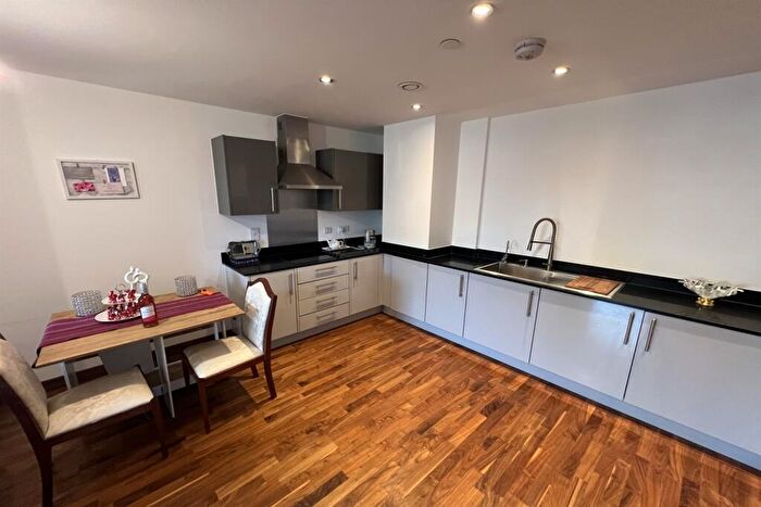 2 Bedroom Flat To Rent In Highbanks, Southchurch Avenue, Southend On Sea, SS1
