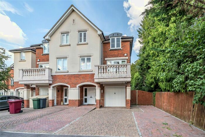 5 Bedroom Semi-Detached House To Rent In Symeon Place, Caversham, Reading, Berkshire, RG4