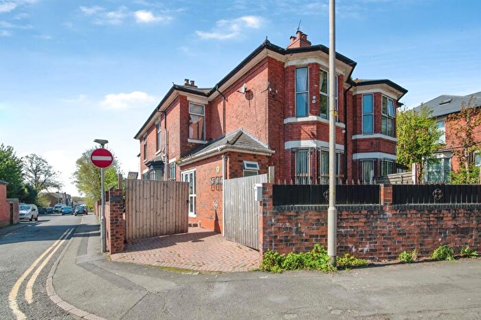 5 Bedroom Semi-Detached House For Sale In Dixons Green Road, Dudley, DY2