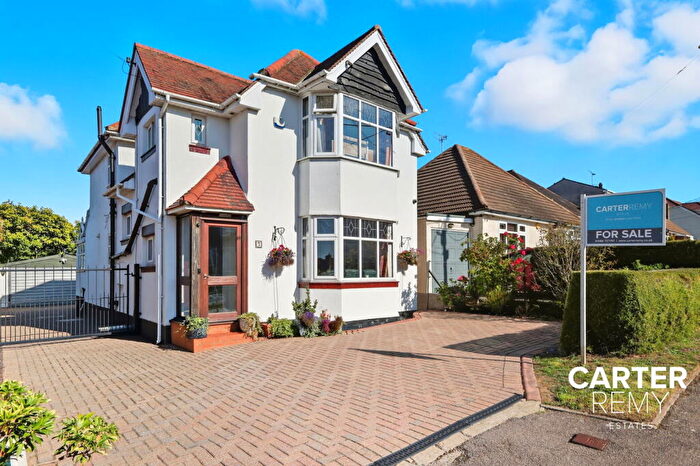 4 Bedroom Detached House For Sale In Bowers Court Drive, Bowers Gifford, Basildon, SS13