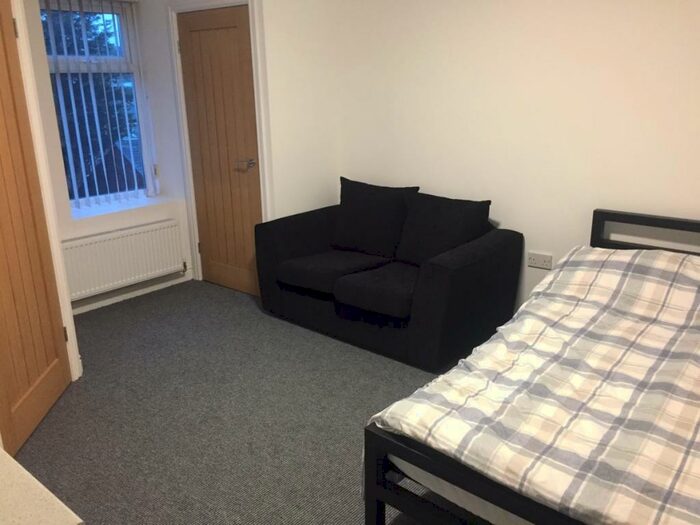 Studio To Rent In - Queens Road, Barnsley, S71