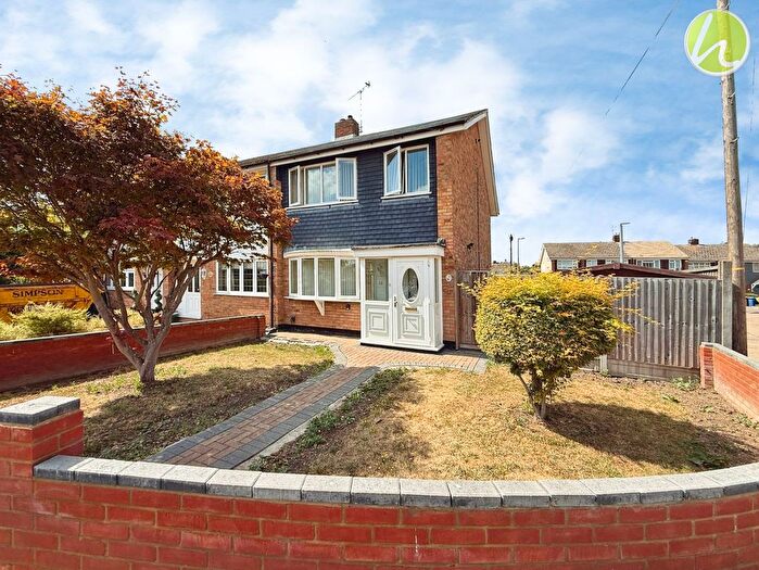 3 Bedroom End Of Terrace House For Sale In Coxes Close, Stanford-Le-Hope, SS17