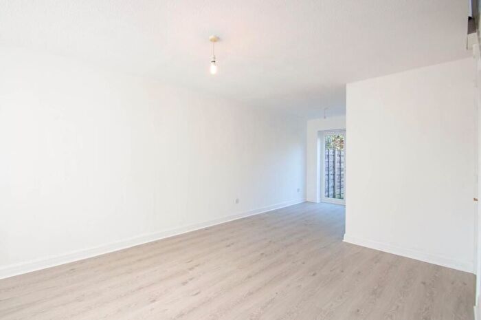 4 Bedroom Detached House To Rent In Brighton Road, Addlestone, KT15