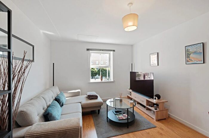 2 Bedroom Flat For Sale In Rumbush Lane, Shirley, B90