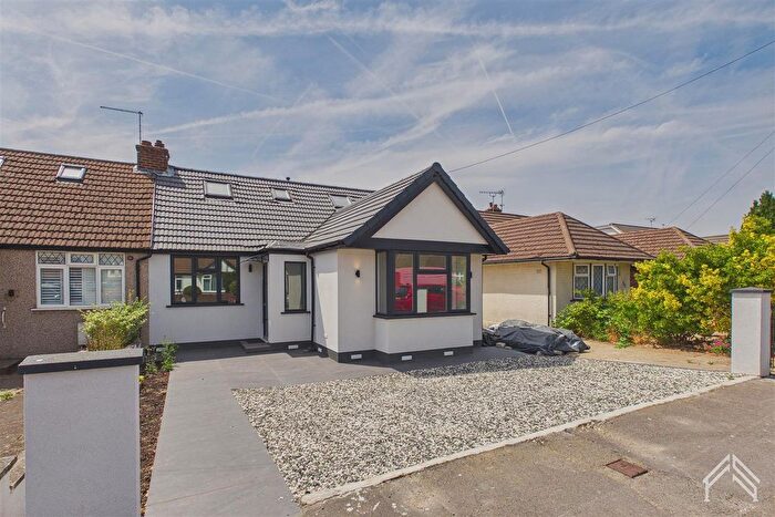 4 Bedroom Property For Sale In Herlwyn Avenue, Ruislip, HA4