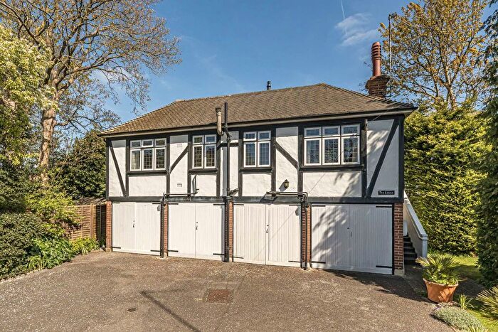 1 Bedroom Flat For Sale In Queens Road, Teddington, TW11