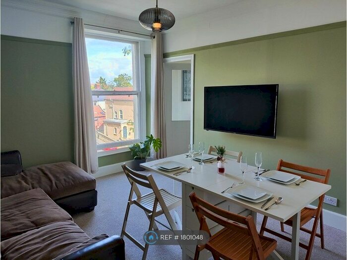 2 Bedroom Flat To Rent In Cotham Brow, Bristol, BS6