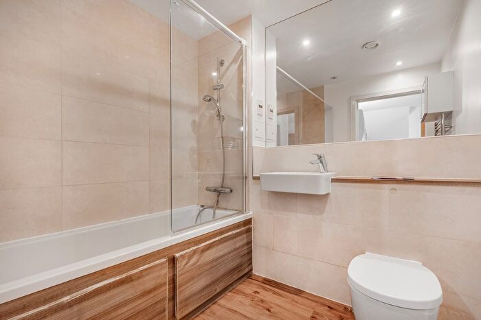 2 Bedroom Flat For Sale In Ewell Road, Surbiton, KT6