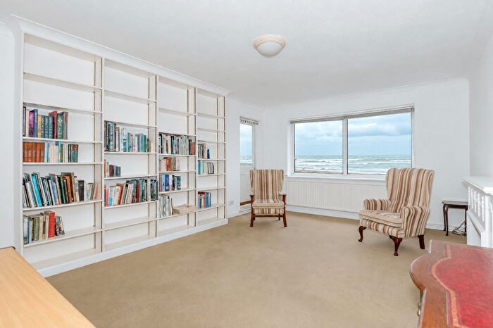 3 Bedroom Flat For Sale In West Parade, Worthing, BN11