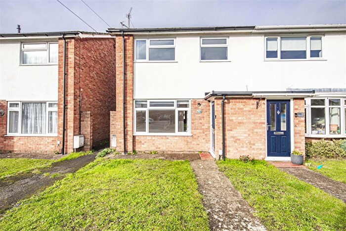 3 Bedroom End Of Terrace House To Rent In Offas Close, Beenham, OX10