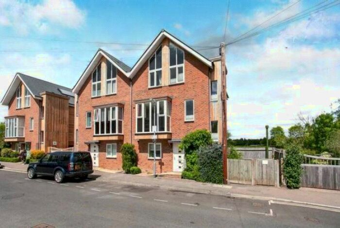 2 Bedroom Semi-Detached House To Rent In Barden Road, Tonbridge, Kent, TN9