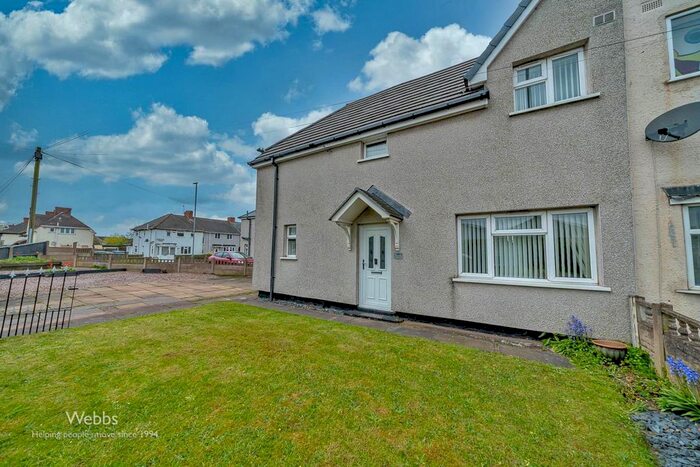 3 Bedroom Semi-Detached House For Sale In Chase Road, Brownhills, Walsall, WS8