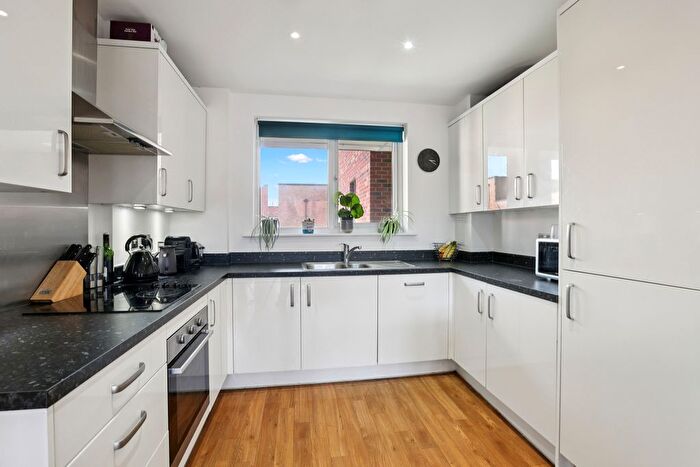 1 Bedroom Flat For Sale In Myers Court, Brentford, Greater London, TW8