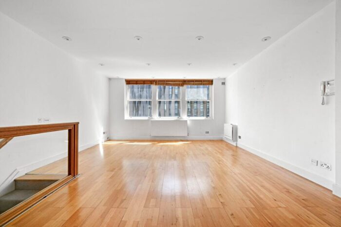 2 Bedroom Flat To Rent In Vine Street, Minories, EC3N