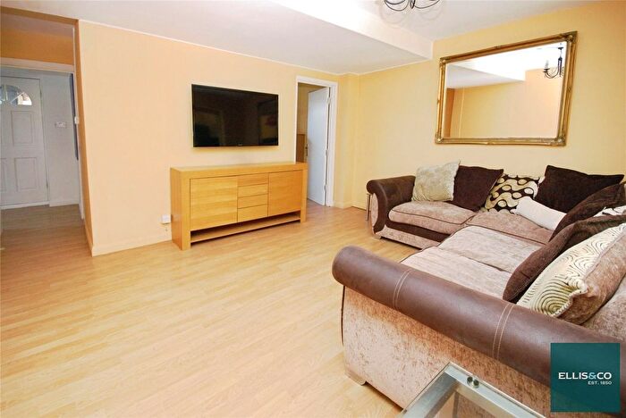 4 Bedroom Semi-detached House For Sale In Prayle Grove, Cricklewood, NW2