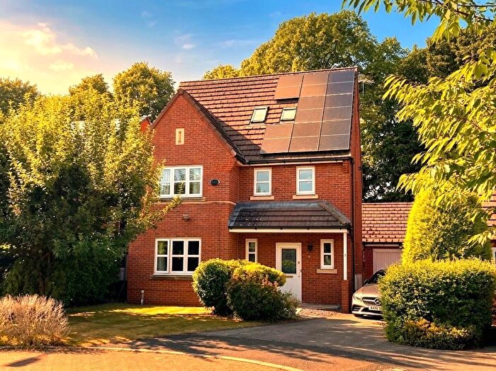 4 Bedroom Detached House To Rent In Riding Close, Sale, M33