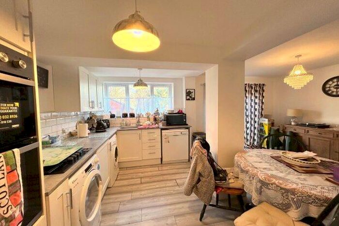 3 Bedroom Property To Rent In Lambourne Gardens, Hornchurch, RM12