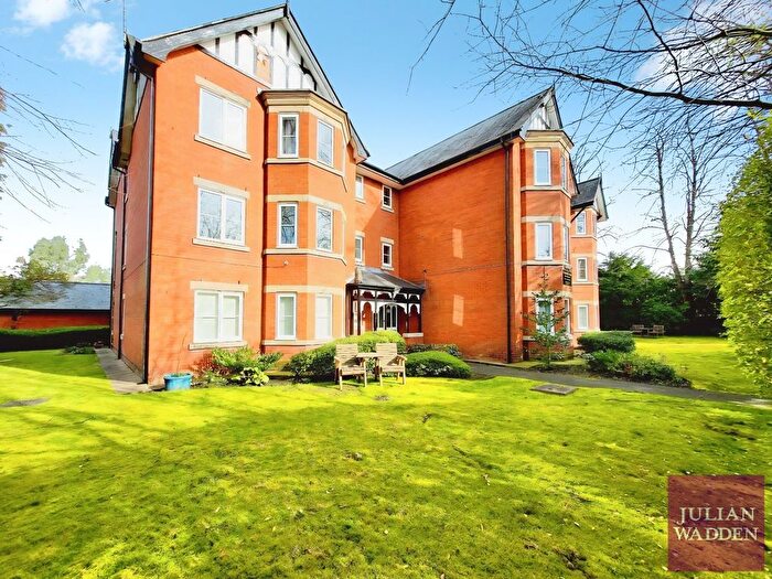 2 Bedroom Flat To Rent In The Crescent, Davenport, Stockport, SK3