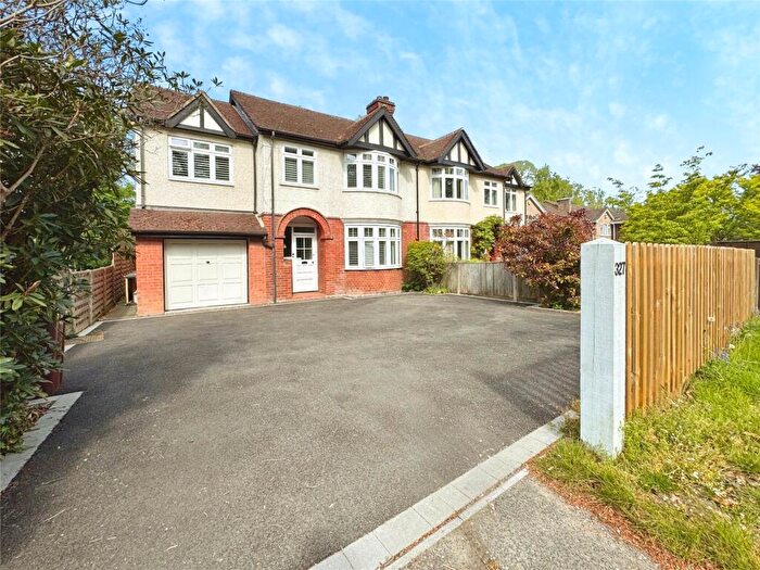 4 Bedroom Semi-Detached House For Sale In Farnborough Road, Farnborough, Hampshire, GU14
