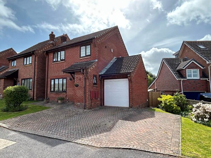 2 Bedroom Detached House For Sale In Edwina Drive, Poole, Dorset, BH17