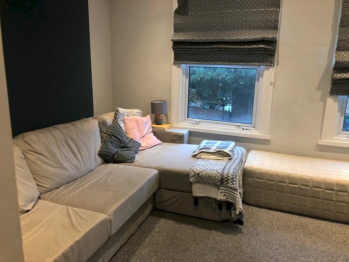 2 Bedroom Flat For Sale In Ferndale Road, London, SW9