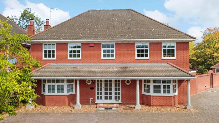 6 Bedroom Detached House For Sale In Hillcrest Close, Loughton, Milton Keynes, MK5