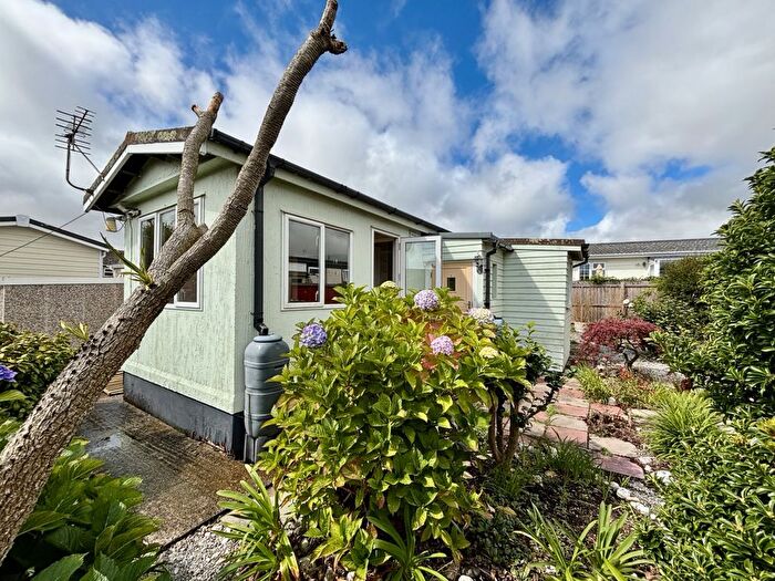 1 Bedroom Bungalow For Sale In Eastern Green, Penzance, TR18