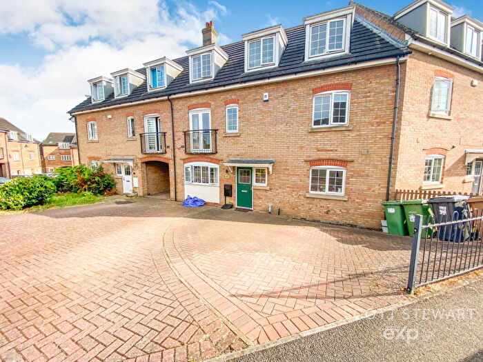 6 Bedroom Semi-Detached House For Sale In Lady Charlotte Road, Hampton Hargate, Peterborough, PE7