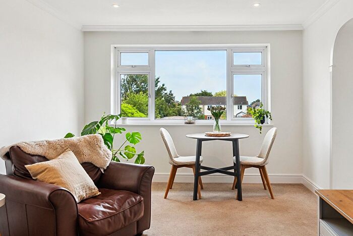 2 Bedroom Flat For Sale In Junction Road, Ashford, TW15