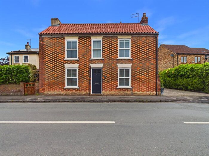 3 Bedroom Detached House For Sale In West End, South Cave, HU15