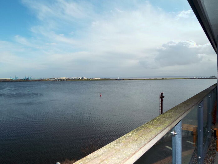 2 Bedroom Apartment To Rent In Duncansby House, Prospect Place, Cardiff, CF11