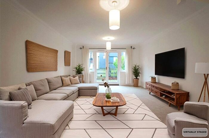 3 Bedroom Town House For Sale In Fawcett Close, London, SW16