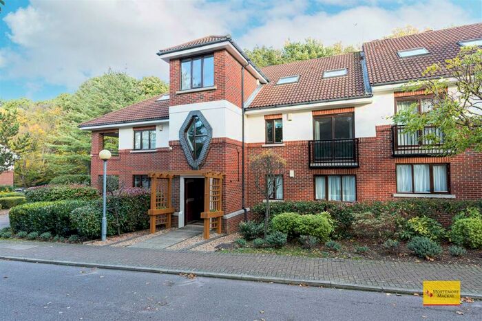 2 Bedroom Flat To Rent In Brook Park Close, London, N21