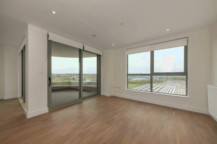 2 Bedroom Flat To Rent In Green Street, Old Oak Common, NW10