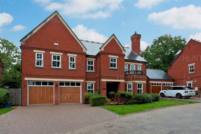 5 Bedroom Detached House To Rent In Repton Park, Woodford Green, IG8