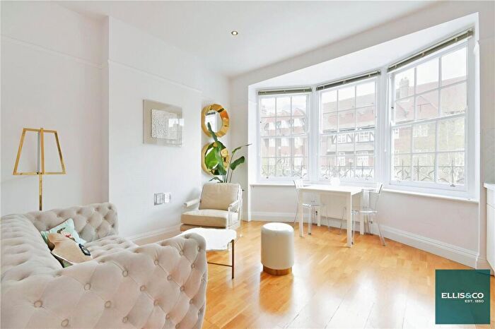 2 Bedroom Apartment For Sale In Golders Green Road, London, NW11