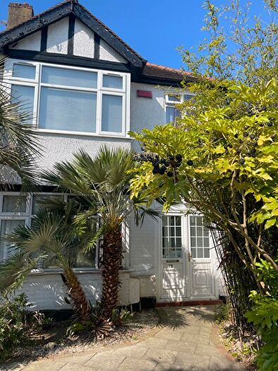 2 Bedroom Flat To Rent In Ellington Road, Hounslow, TW3