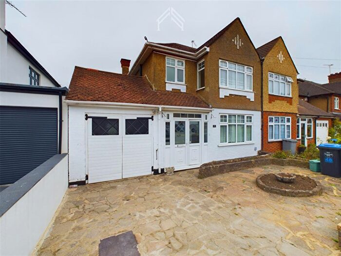 4 Bedroom Property To Rent In Vista Way, Harrow, HA3