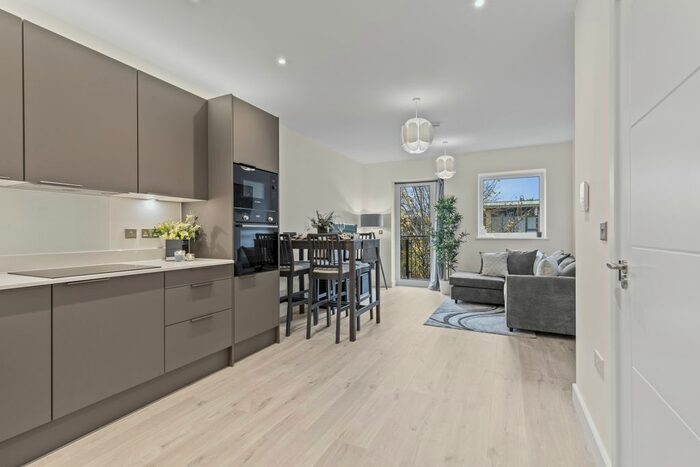 1 Bedroom Flat To Rent In Clivemont Road, Maidenhead, SL6