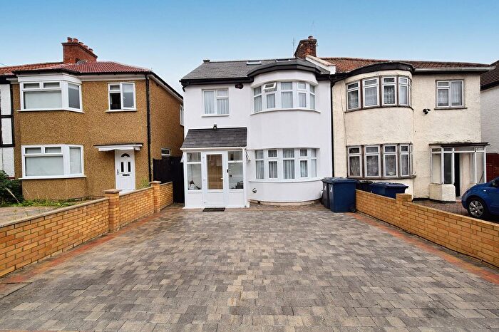4 Bedroom Semi-Detached House For Sale In Highfield Avenue, Greenford, UB6