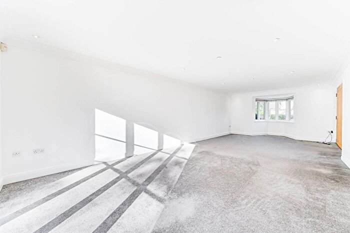 5 Bedroom Detached House To Rent In Privet Mews, Coulsdon, Purley, CR8
