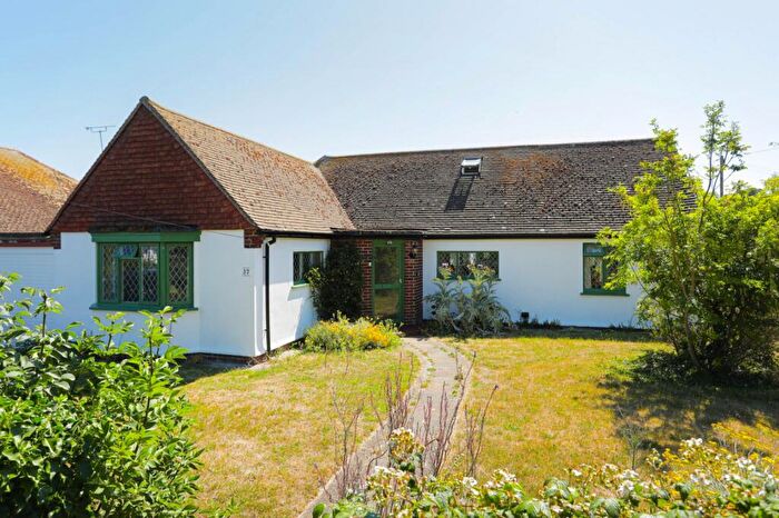 3 Bedroom Bungalow For Sale In West Park Avenue, Margate, CT9