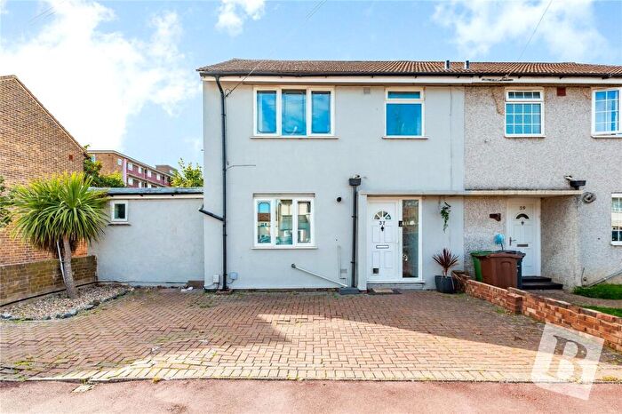 4 Bedroom Semi-Detached House To Rent In Bosworth Road, Dagenham, RM10