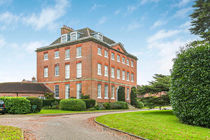 2 Bedroom Penthouse For Sale In Springfield Park, North Parade, Horsham., RH12