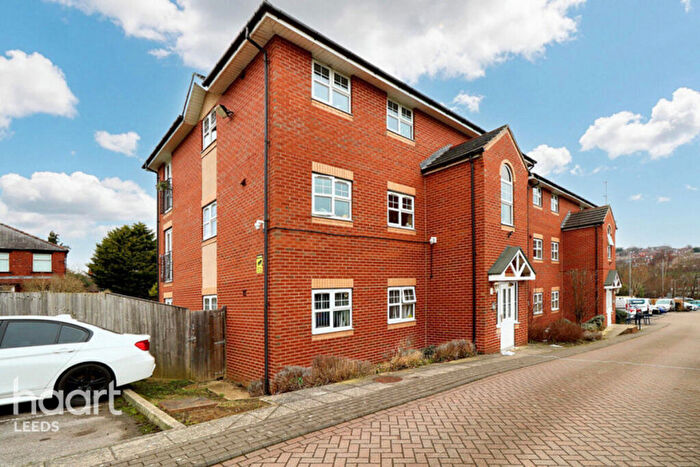 2 Bedroom Apartment For Sale In Farnley Crescent, Leeds, LS12