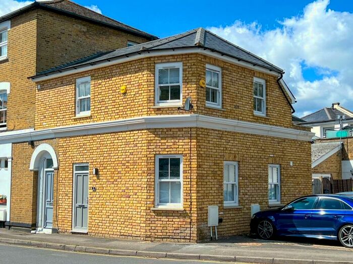 2 Bedroom Town House To Rent In Manor Road, East Molesey, KT8
