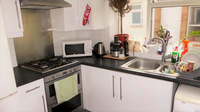 1 Bedroom Flat To Rent In Hendon Lodge, Sunningfields Road, London, NW4