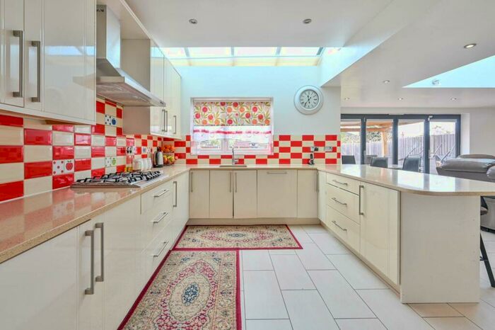 5 Bedroom Semi-Detached House To Rent In Kingston Road, Worcester Park, Epsom, KT19