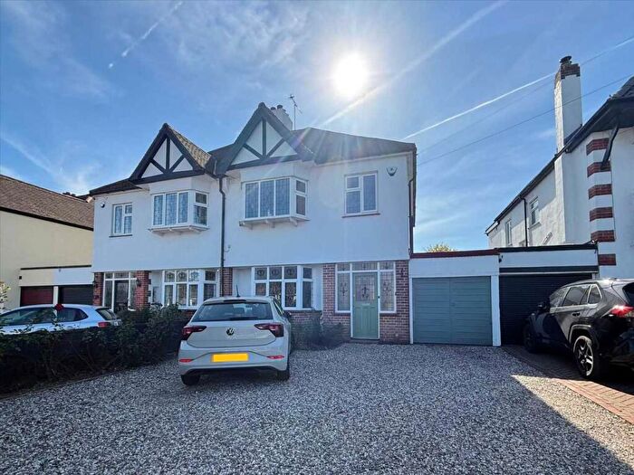 3 Bedroom Semi-Detached House For Sale In Leigh On Sea, SS9