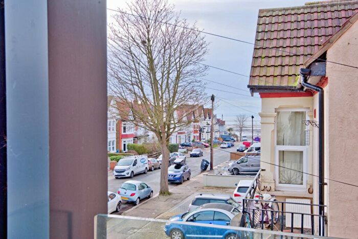 2 Bedroom Flat For Sale In Grosvenor Road, Westcliff-on-Sea, Essex, SS0
